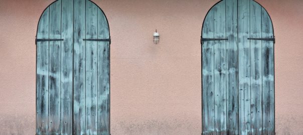 外壁塗装工事は行政からの許可や国家資格がなくてもできるのか
